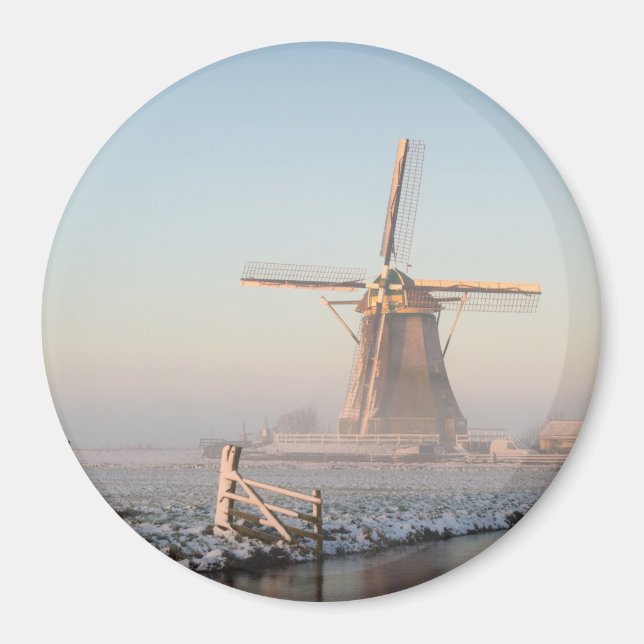 Windmill in the snow at sunrise round magnet (Front)