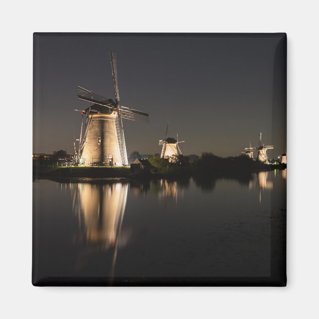 Windmills illuminated at night magnet (Front)