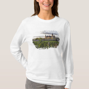 Winery building seen from the vineyard at T-Shirt