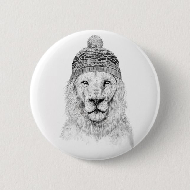 Winter lion (bw) 6 cm round badge (Front)