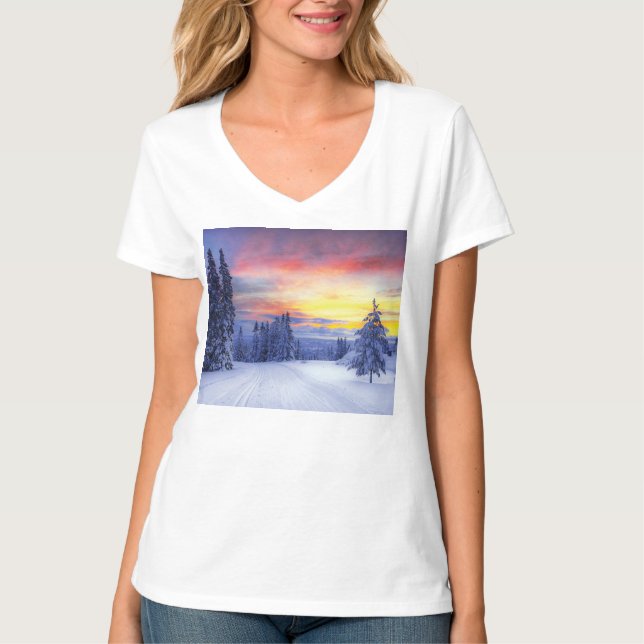 Winter scenery   T-Shirt (Front)
