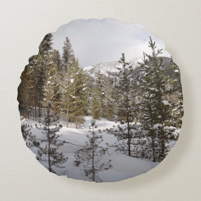 Winter Snowy Mountain Scene in Montana Round Cushion (Front)
