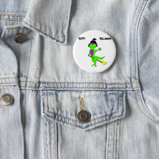 witch gecko 6 cm round badge (In Situ)