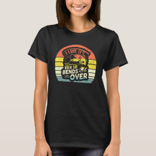 Wo2o Retro I Love It When She Bends Over Fishing T-Shirt