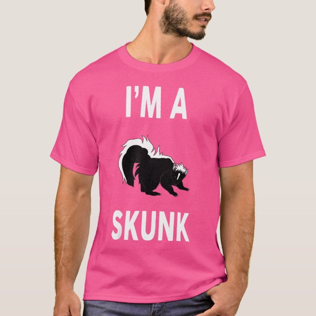 Wo I'M A Skunk Funny Skunk T-Shirt (Front)