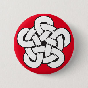 wodcut style quintuple knot 6 cm round badge