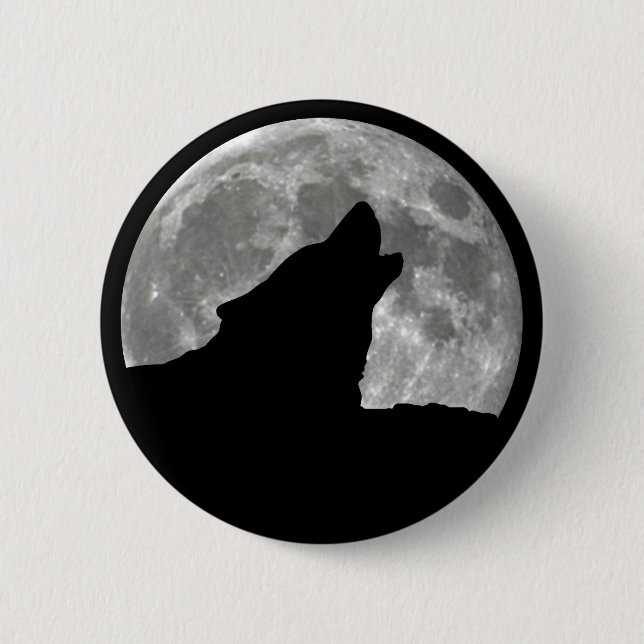 wolf howling 6 cm round badge (Front)
