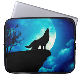 Wolf in silhouette howling to the full moon laptop sleeve