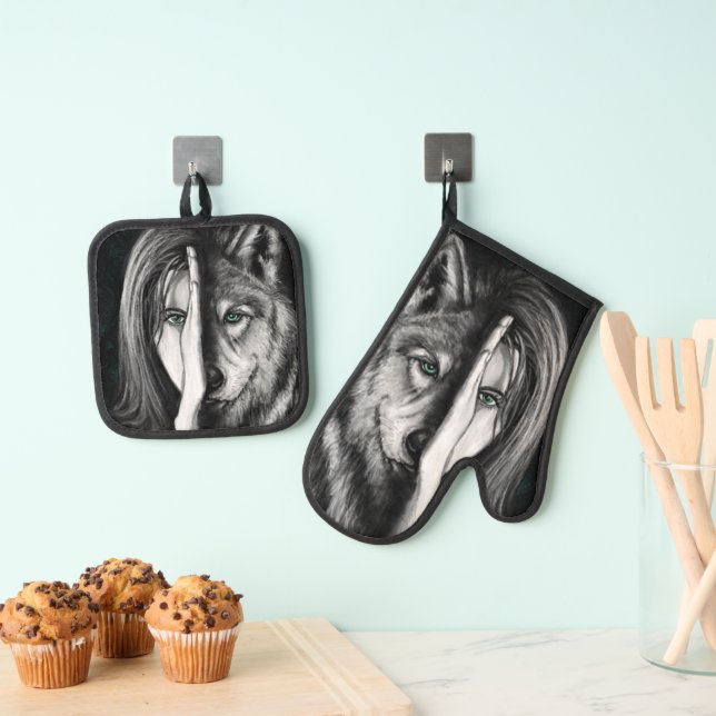 Wolf Woman Oven Mitt & Pot Holder Set (Insitu(Hanging))