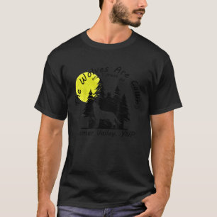 Wolves Are Calling Lamar Valley Yellowstone Cool W T-Shirt