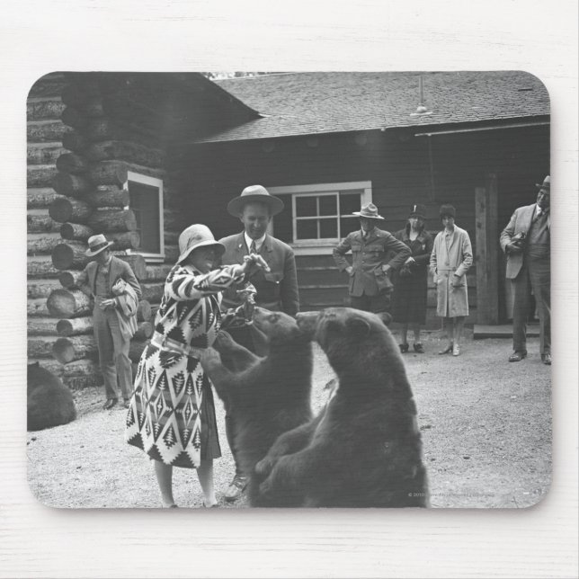 Woman feeding bears. mouse mat (Front)