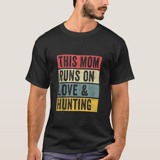 Women This Mum Runs On Love And Hunting Hunter Nat T-Shirt (Front)