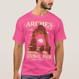 Womens Arches National Park - Retro Hiking Campin T-Shirt