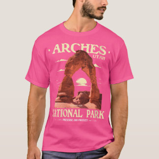 Womens Arches National Park - Retro Hiking Campin T-Shirt