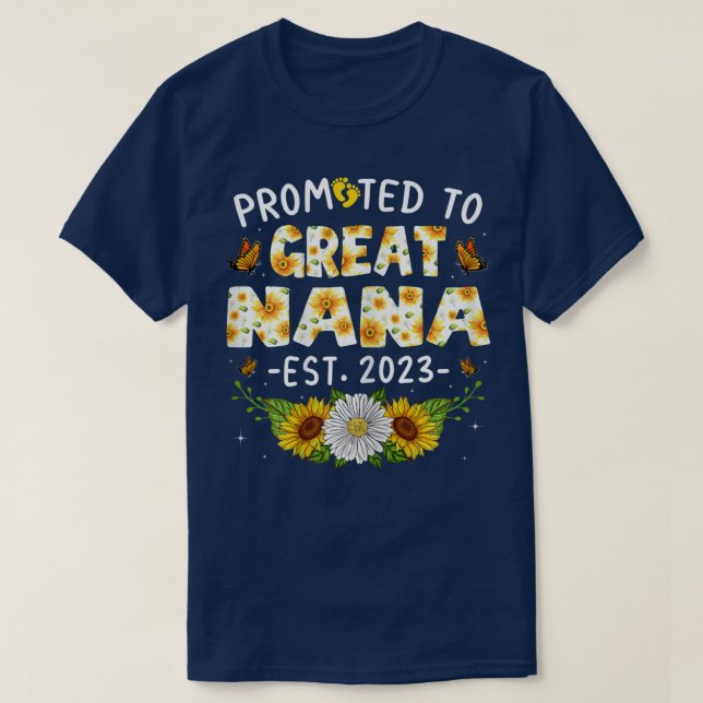 Womens Cute Promoted To Great Nana Est 2023 New Mo T-Shirt (Design Front)