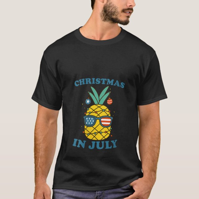 Womens Funny Christmas in July Pineapple USA Summe T-Shirt (Front)