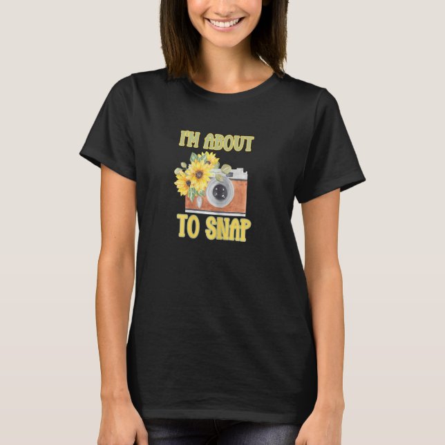 Womens Funny Photographer I Am About to Snap Vinta T-Shirt (Front)