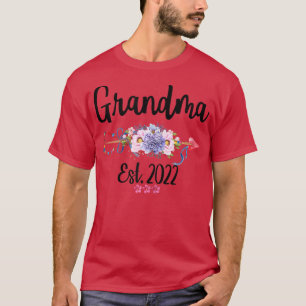 Womens Grandma Est 2022 Floral Pregnancy Announcem T-Shirt
