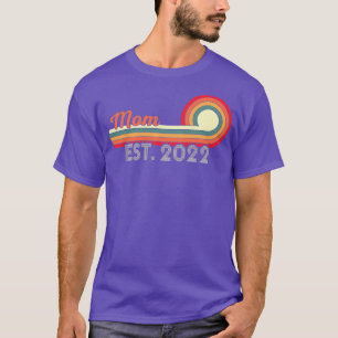 Womens Mom est T-Shirt