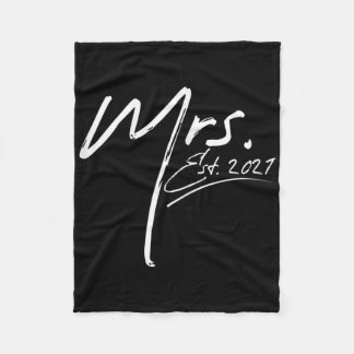 Womens Mrs. Est. 2021 Engagement Party Gift Inspir Fleece Blanket