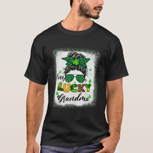 Womens One Lucky Grandma St Patricks Day Mum Mothe T-Shirt (Front)