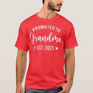 Womens Promoted to Grandma 2023 Grandmother Premiu T-Shirt