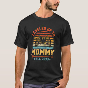 Womens Retro Levelled Up To Mummy 2023 Gaming Preg T-Shirt