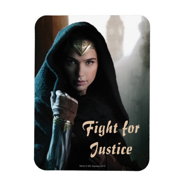 Wonder Woman in Cloak Magnet (Vertical)