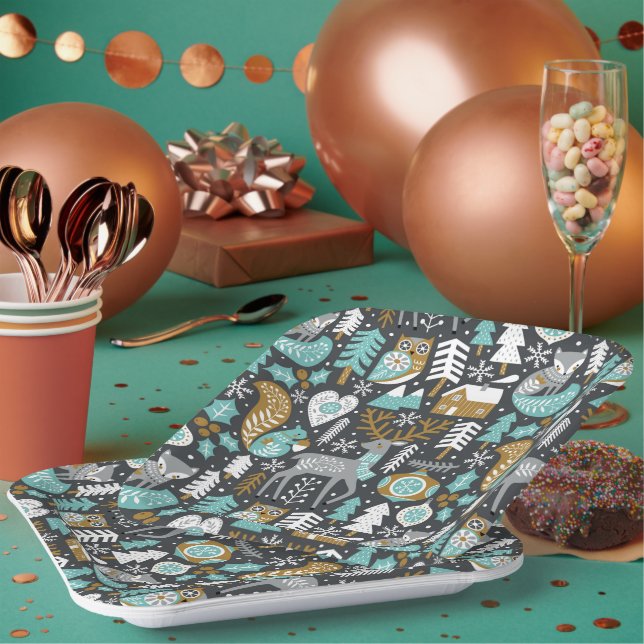 Woodland Animals Snowflakes Scandinavian Christmas Paper Plate (Multi)