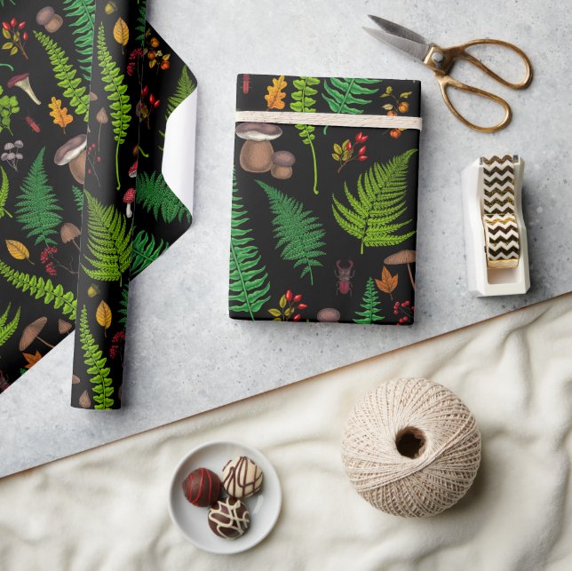 Woodland flora and fauna wrapping paper (Crafts)