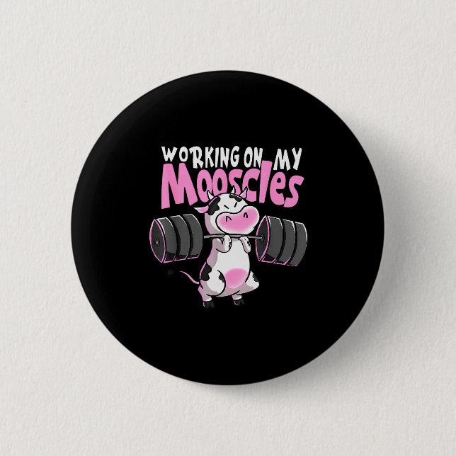 Working On My Mooscles Funny Gym Cow Weightlifting 6 Cm Round Badge (Front)