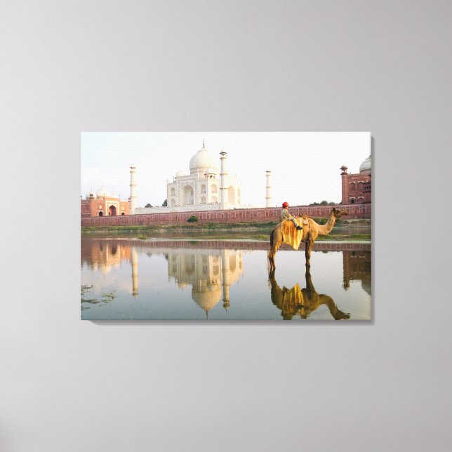World famous Taj Mahal temple burial site at Canvas Print (Front)