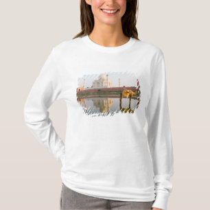 World famous Taj Mahal temple burial site at T-Shirt