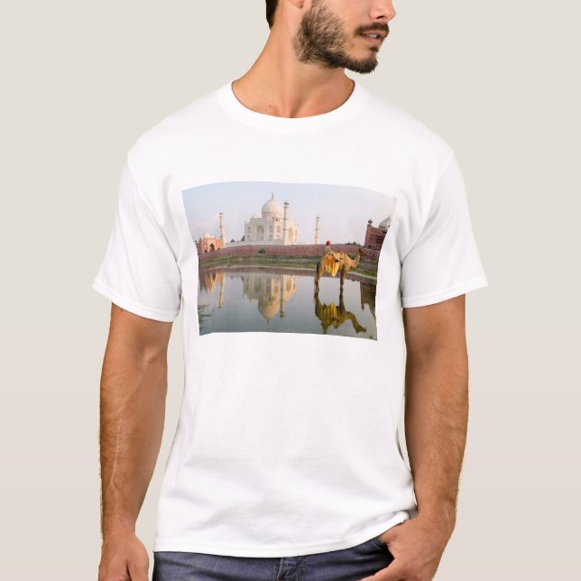 World famous Taj Mahal temple burial site at T-Shirt (Front)