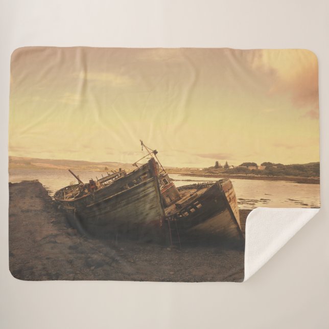 WORN OUT SHERPA BLANKET (Front (Horizontal))