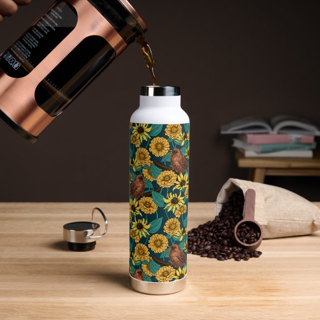 Wrens and flowers on dark blue water bottle (Coffee)