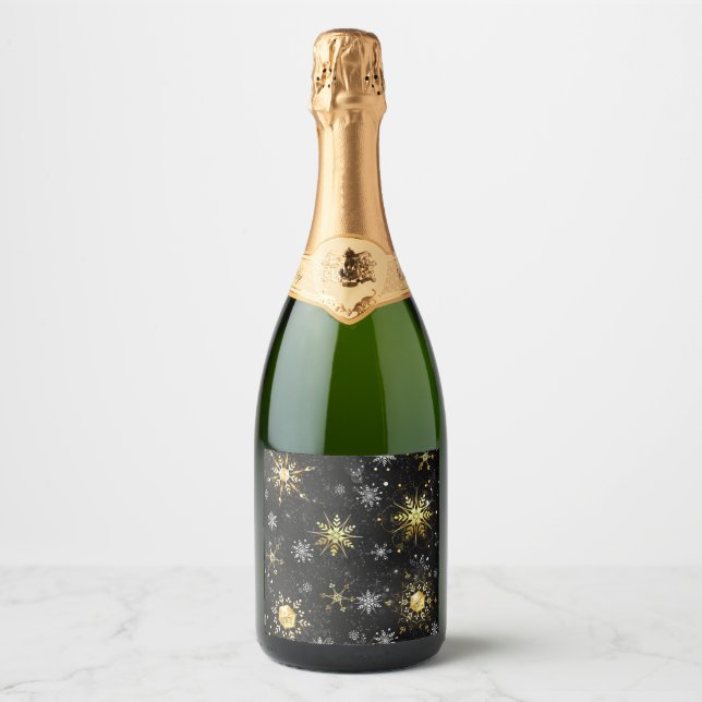 Xmas Golden Snowflakes on Black Background Sparkling Wine Label (Front)