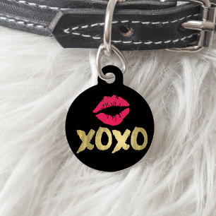 XOXO Faux Gold & Pink Lips Black Pet Tag