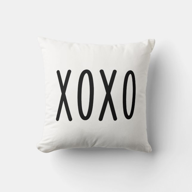 XOXO Valentines Day Cushion (Front)