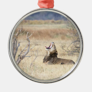 Yawning lion metal tree decoration