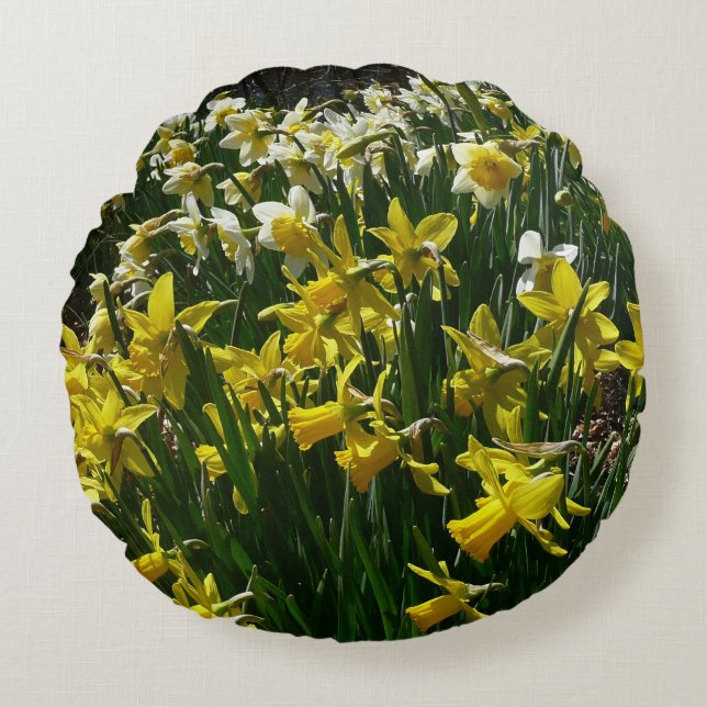 Yellow and White Daffodils Spring Flowers Round Cushion (Front)
