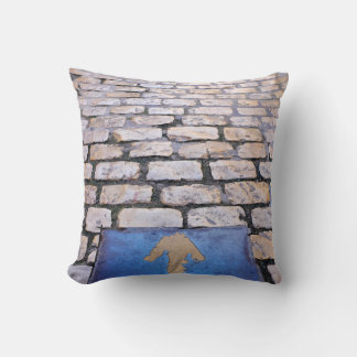 Yellow arrow cushion