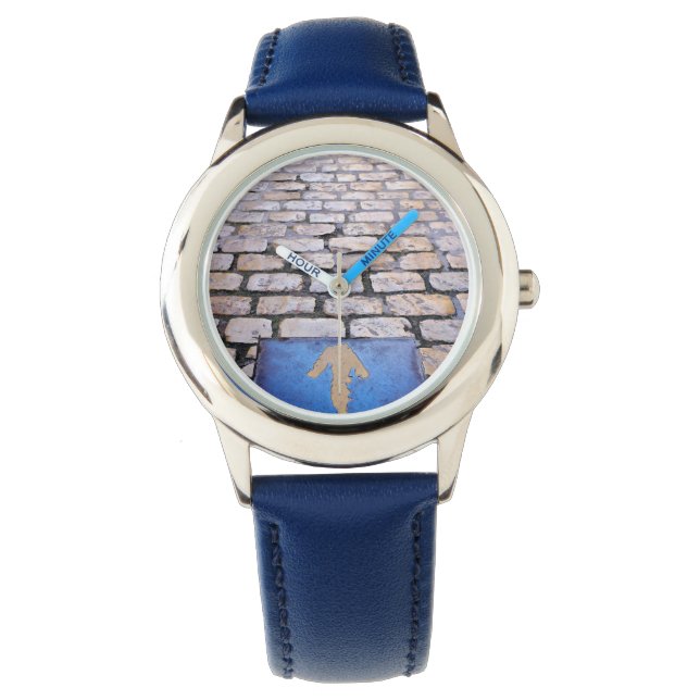 Yellow arrow watch (Front)