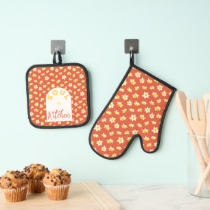 Yellow Daffodils Spring Modern Orange Red Vintage. Oven Mitt & Pot Holder Set
