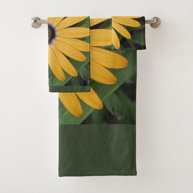 Yellow Daisy Bath Towel Set (Insitu)