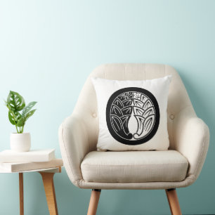 Yin and yang Embracing japanese gingers in circle Cushion