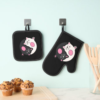Yin Yang Sleeping Cats In Black And White Oven Mitt & Pot Holder Set