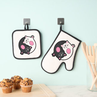 Yin Yang Sleeping Cats In Black And White Oven Mitt & Pot Holder Set