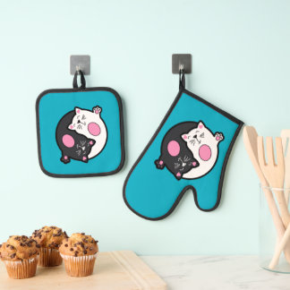 Yin Yang Sleeping Cats In Black And White Oven Mitt & Pot Holder Set