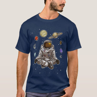 Yoga Astronaut Meditates In Space And feels he Gal T-Shirt